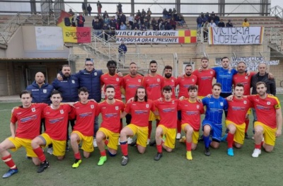 Ai "play off" la squadra di calcio dell’Asd Raddusa del presidente Giovanni Macanò, allenata dal mister Claudio Incardona