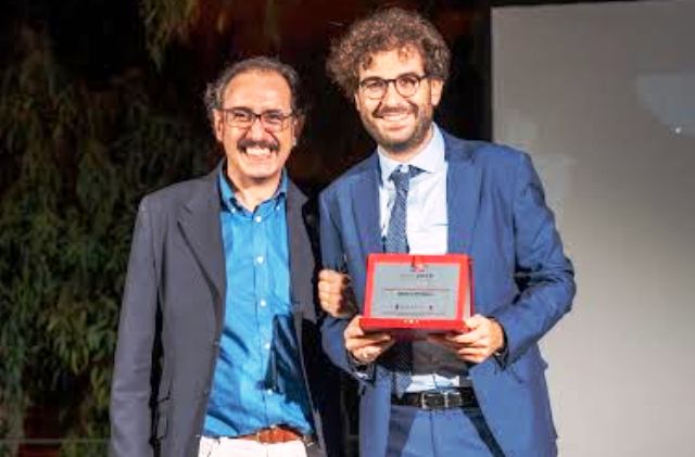 “Etnabook 2021”: lo scrittore grammichelese Marco Pitrella, con il suo libro “John Lennon e me”, vince il premio “Letto, Riletto, Recensito”