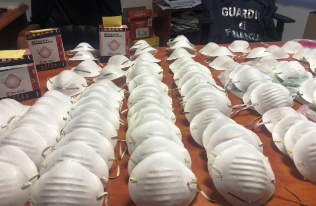 Emergenza Covid-19: la GdF sequestra nel ragusano oltre 250 mascherine non sicure