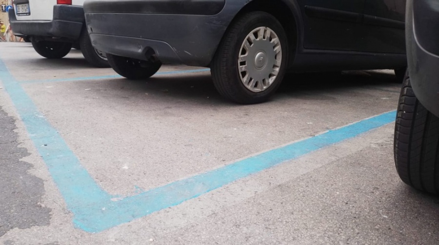 Caltagirone. Oggi, 9 dicembre, ripartono le strisce blu e riapre il parcheggio Santo Stefano: tolleranza nei primi giorni, disabili gratis