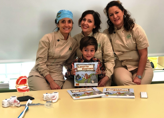Al “BimboDay” di Catania si insegna ai piccoli l'igiene orale con la fiaba di “Lupetto Dentino”