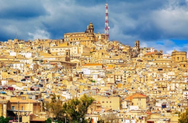 Case a 1 euro, altro passo avanti: il Comune di Caltagirone “chiama” i proprietari: come aderire