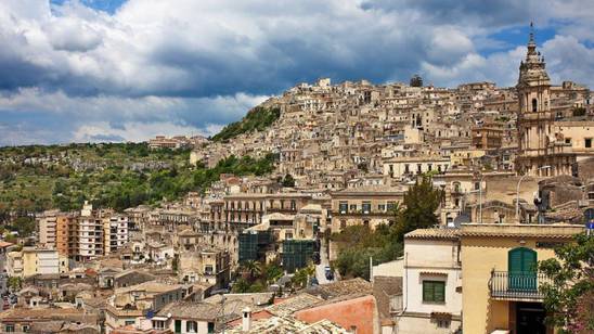 Caltagirone, avviati i lavori di costruzione di un campo sportivo polivalente