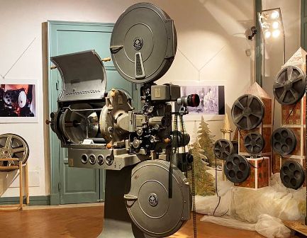 “CinemaInMostra”: fino al 6 gennaio, alla Corte Capitaniale, mostra storica  e proiezioni di film