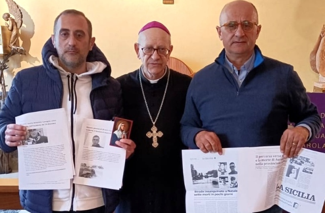 Niscemi. Secondo sit-in "in cassa da morto" di Maida e Ristagno a Caltanissetta per chiedere più sicurezza sulla Sp 11 Niscemi-Priolo