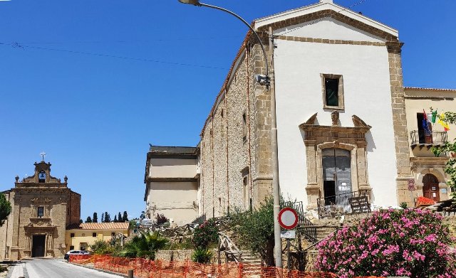A Niscemi si lavora ancora per rifare il look all'antica chiesa di san Francesco d'Assisi