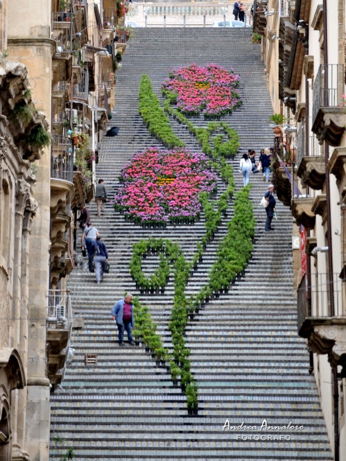 Lo spettacolo della “Scala infiorata” sino al 14 giugno 2016