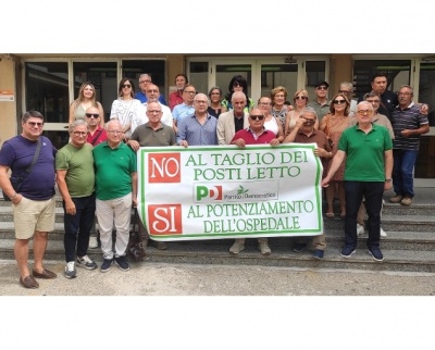 Niscemi. “No ai tagli dei posti letto. Si al potenziamento dell’ospedale”. Sit-in del Pd 