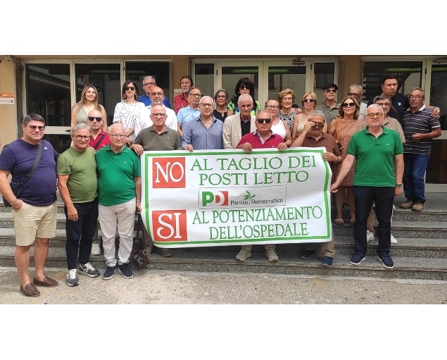 Niscemi. “No ai tagli dei posti letto. Si al potenziamento dell’ospedale”. Sit-in del Pd 