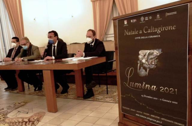 Natale a Caltagirone: Presepe vivente e 15 presepi artigianali, mercatini, enogastronomia, concerti e domenica 5 dicembre “KaltaTrova”