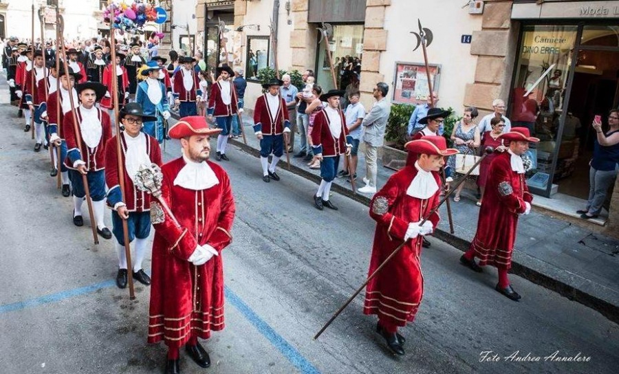 A CALTAGIRONE SFILA LO STORICO CORTEO DEL SENATO CIVICO, IL 31 LUGLIO E IL 1 AGOSTO PER L’OTTAVA DELLA FESTA DI SAN GIACOMO