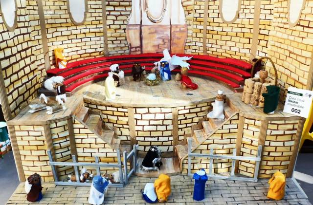 Mostra “natalizia” a Villa Patti degli studenti di Caltagirone con oggetti e materiali riciclati