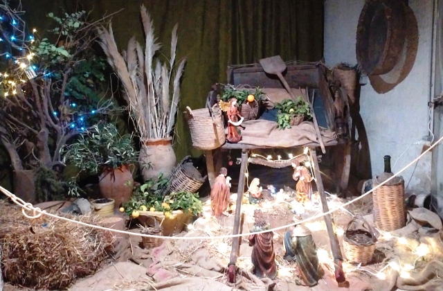 Niscemi. Inaugurato il percorso dei Presepi di via Purgatorio, visitabile fino al 26 dicembre, poi 1 e 7 gennaio. E uno è a piano terra Municipio