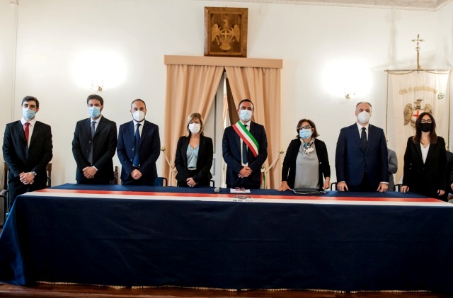 Il nuovo sindaco di Caltagirone, Fabio Roccuzzo, si è insediato oggi e ha presentato i suoi 7 assessori