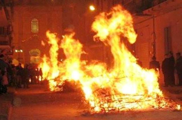 Niscemi. Tutto è pronto per festeggiare il "Patriarca" San Giuseppe, il 18 e il 19 marzo, con i tradizionali "Altari" e le attese "Luminarie"