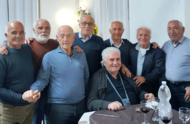 Niscemi. Rimpatriata scolastica dopo 67 anni per gli ex alunni degli insegnanti Laura Tinnirello e Carlo De Petro