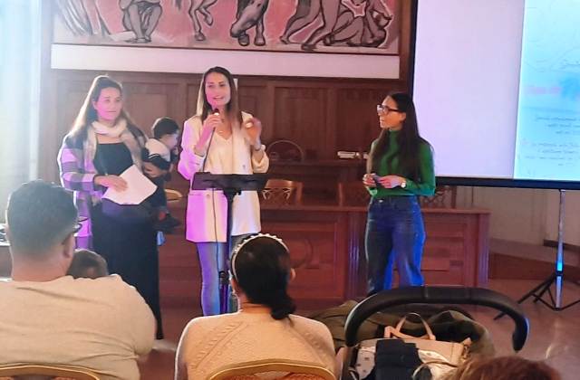 La beneficiaria Ben Said Maha, ospite presso la struttura di accoglienza del progetto SAI “Vizzini Ordinari” (Vizzini Appartamenti) ha partecipato “Festa dei nuovi nati" promossa dal Comune 