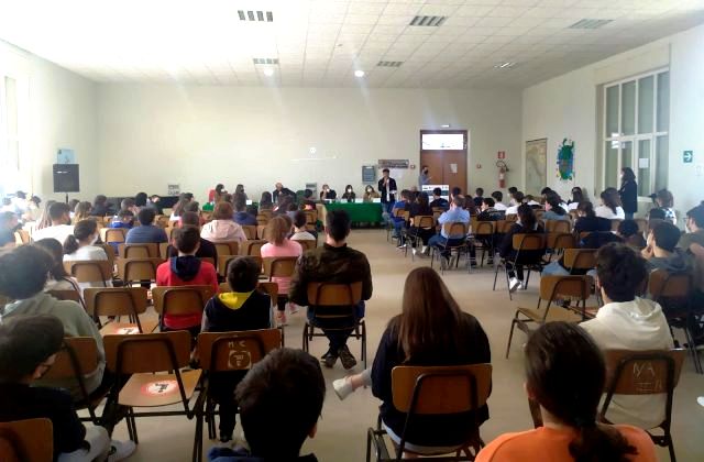 Mineo. Beneficiari del SAI 'Vizzini MSNA' e studenti del 'Capuana' discutono sul tema “La nostra Costituzione"