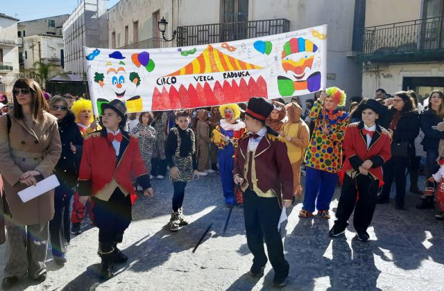 Raddusa. Dopo due anni di “stop” a causa della pandemia è ritornato in grande stile il “Carnevale Raddusano”