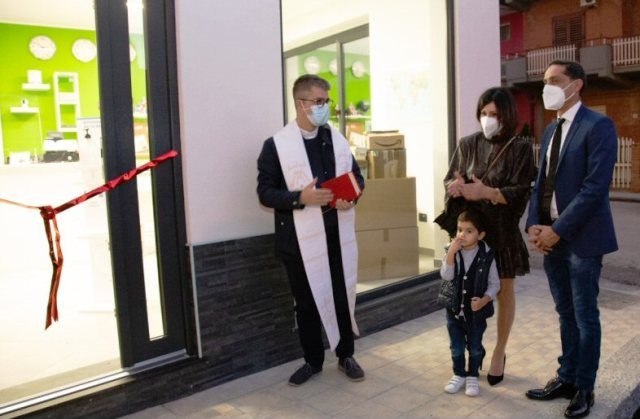 Inaugurati a Raddusa, in piazza Vittoria, i nuovi locali di “SpedireAdesso.com” dei f.lli Parlacino