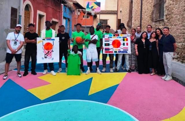 SAI "Gela MSNA", il canestro dell’accoglienza: la Giornata Rifugiato celebrata sul campo colorato