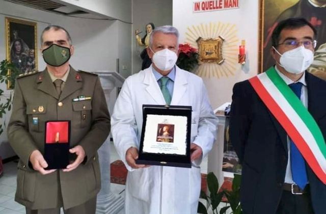 Francesco Frazzetta, raddusano doc, capitano medico C.R.I. premiato per impegno nel sociale