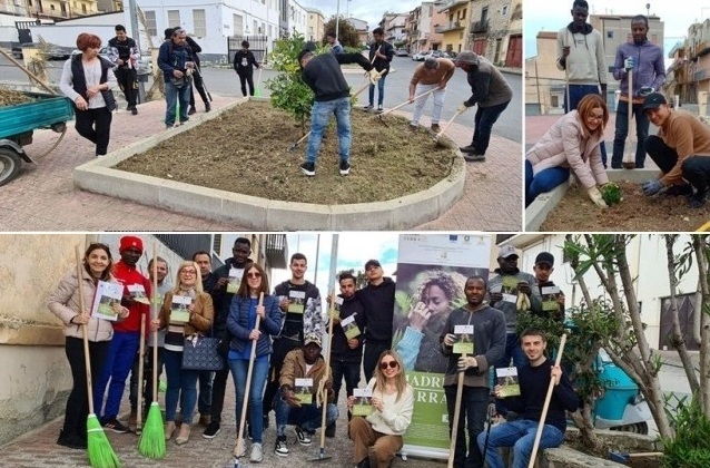 Progetto M.A.D.R.E. T.E.R.R.A. : raddusani e migranti del SAI "Vizzini Ordinari" riqualificano aiuole in via Sollima e in piazza del Bersagliere