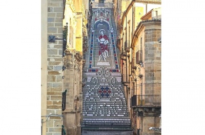 Caltagirone. "Scala illuminata", il disegno di stasera, sabato 25 luglio, festa di San Giacomo
