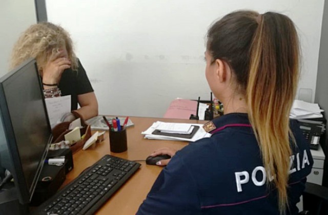 La Polizia Postale di Catania ha individuato un uomo che "adesca minori". Perquisita la casa