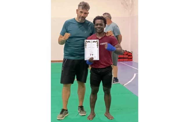 SAI “Vizzini MSNA” di Mineo. Il beneficiario camerunense Demba, esperto di Sanda Wushu, riscuote successi personali col Maestro Cipolla