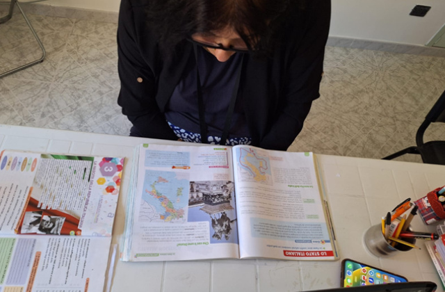 SAI "Ampliamenti Tusa". La beneficiaria afghana H. è felice di aver conseguito la "licenza media"
