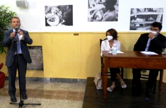 La ministra Elena Bonetti oggi a Catania. Dopo Emiliano Abramo della Comunità di Sant'Egidio ha parlato per primo Paolo Ragusa, responsabile Welfare e Terzo settore MCL Sicilia.