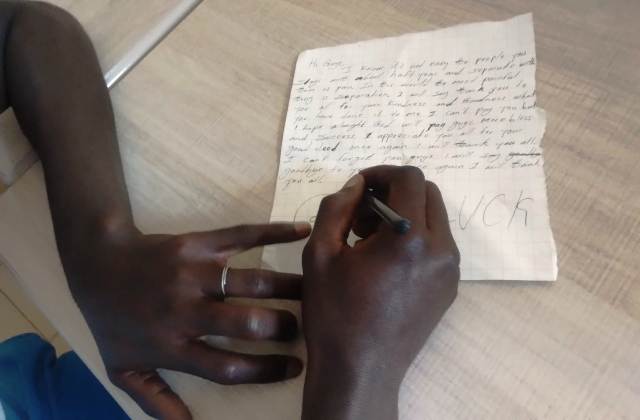 Fami 17 di San Michele di Ganzaria. Prima di lasciare il centro  J.K. 17 anni scrive una lettera di ringraziamento per essersi preso cura di lui
