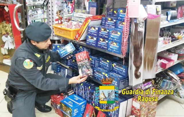 Guardia di Finanza: maxi sequestro di 180.000 articoli natalizi e giocattoli “non sicuri”, a Modica