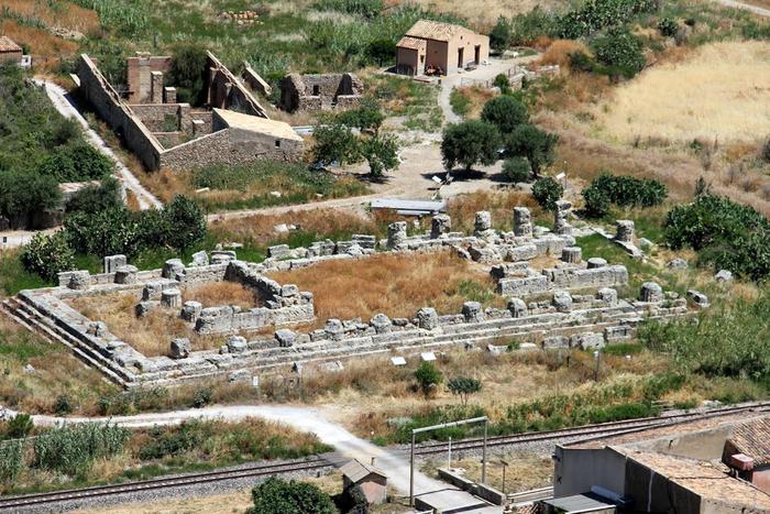 Sicilia, smascherata organizzazione per traffico reperti archeologici