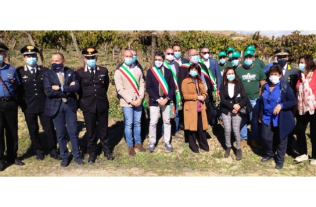 Sui terreni confiscati alla mafia torna a vincere la legalità