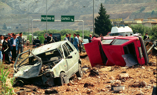 Attentato Falcone / 23 maggio 1992, Capaci: l'attentato in cui morirono ...