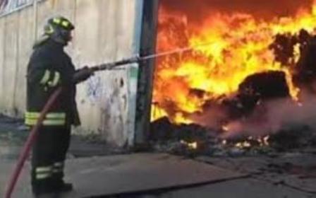 MORTA IN UN INCENDIO MIGRANTE NIGERIANA. QUESTA MATTINA, IN PROVINCIA DI MATERA, LE FIAMME HANNO DISTRUTTO UN CAPANNONE, RIFUGIO DI DISPERATI. UNA BOMBOLA, LA PROBABILE CAUSA DELL'INCENDIO