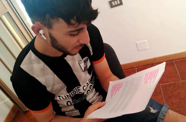 SAI "Caltagirone Ordinari". Il tunisino ventenne Khairy legge le poesie di Giacomo Leopardi "per il suo pensiero e il suo modo di scrivere"