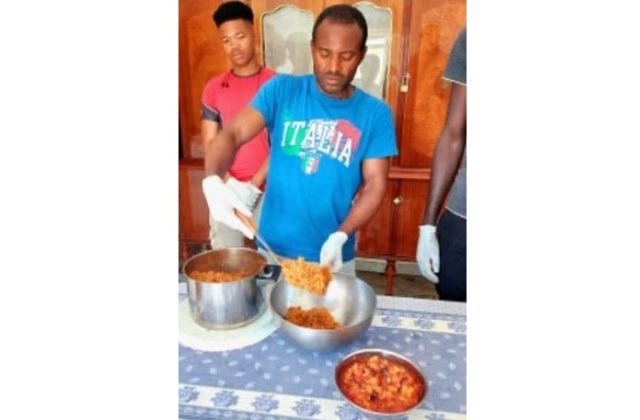 Raddusa. SAI 'Vizzini Ordinari' : Il ghanese Richard, 31 anni, scrive di aver partecipato al laboratorio di cucina etnica chiamato: “Ragazzo che viene, piatto che assaggi”