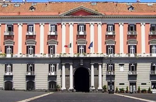 Napoli: revoca di indennità ai genitori per contrastare la dispersione scolastica