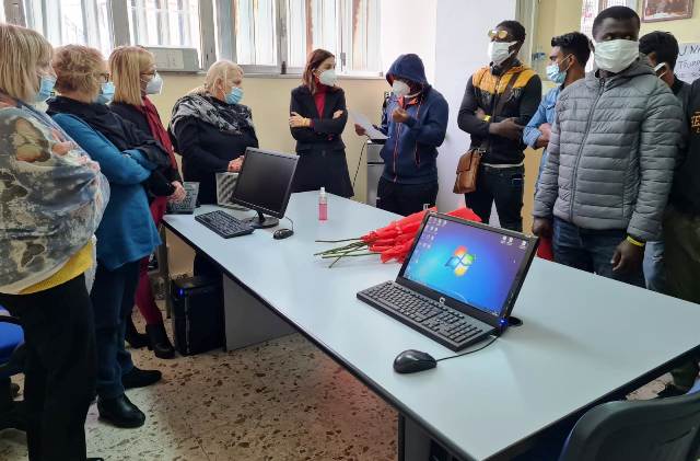 SAI di Raddusa: iniziativa "Le mani usale per donare un fiore" contro violenza su donne 