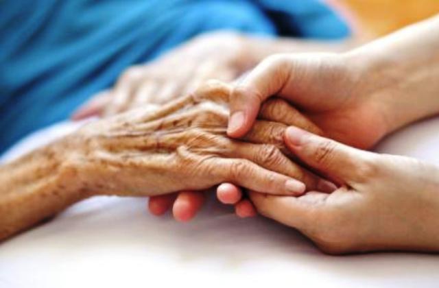 Politiche sociali, Scavone: «In arrivo 7,5 milioni di euro per i caregivers familiari siciliani»