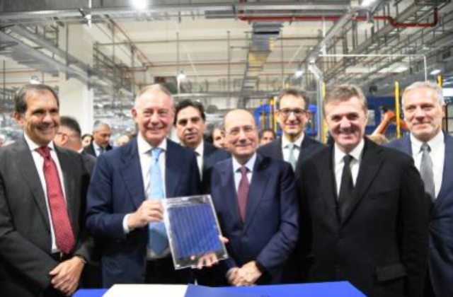 Energia in Sicilia. Il presidente Renato Schifani col ministro Adolfo Urso alla 3Sun di Catania: 'Parte della produzione rimanga in Sicilia'