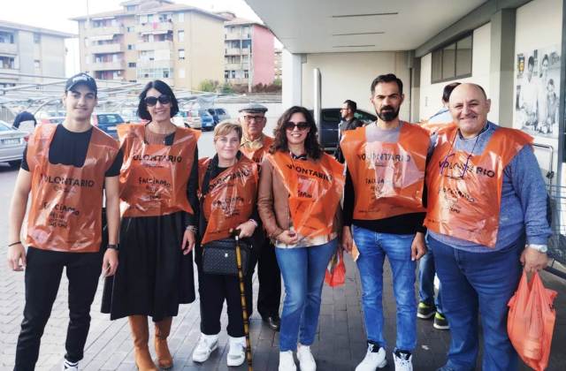 Volontari MCL, La Città Felice e SAI 'Caltagirone Ordinari' insieme nella "raccolta viveri" per la Giornata nazionale della Colletta Alimentare