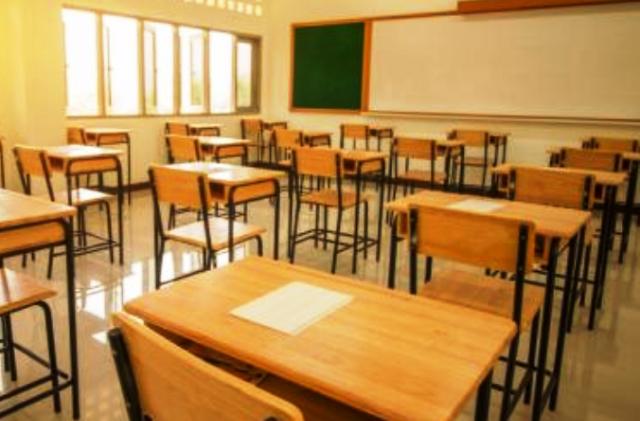 Scuola, rientro con distanziamento e mascherine. Lagalla: "Lezioni in presenza, ma serve vaccinarsi"